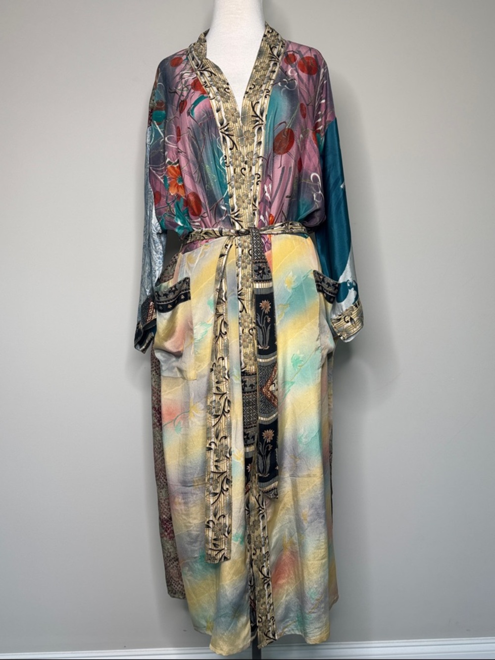 Patchwork Kimono Robe with Floral Prints Size XL Comfy Oversized w/ Pockets - Picture 6 of 9